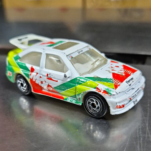 Matchbox 1995 ford escort - matchbox,